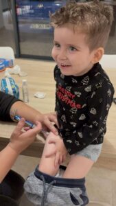 Un sourire lors d’une piqûre….